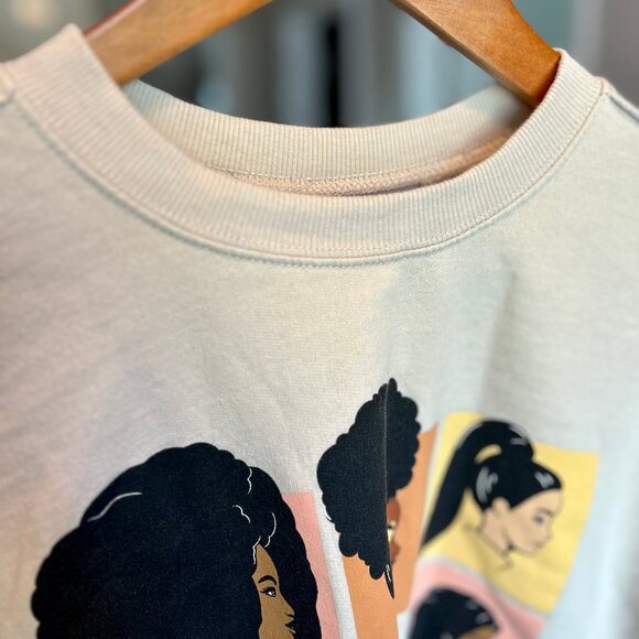Barbie Women of Color Cropped Off White Crewneck Sweatshirt Womens Size Small - Picture 5 of 9